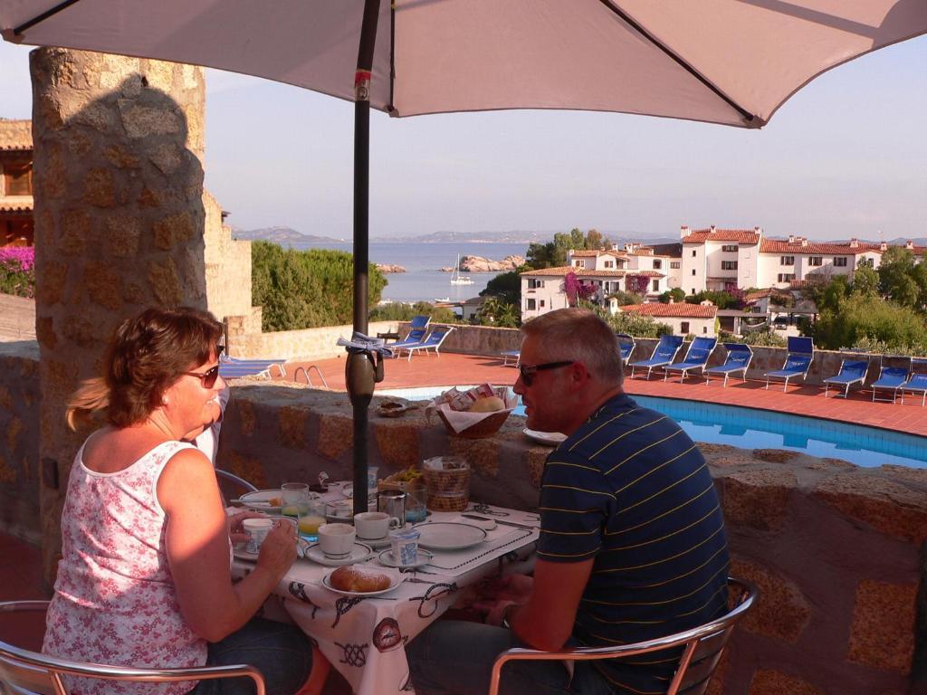 Hotel Olimpia Baja Sardinia Bagian luar foto